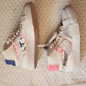 Nike SB Zoom Blazer Mid Mismatched Blue & Pink Heel Sneakers UNISEX